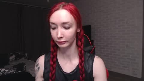 Snapshot of roxy_silver chatting on 06/25/26, 08:13 Roxy online show from 06/25/26, 08:13