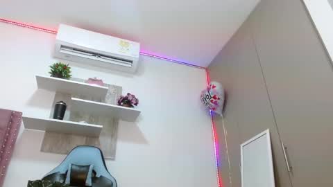 Snapshot of roxy_stone1 chatting on 03/04/25, 01:45 roxy_stone1 online show from 03/04/25, 01:45