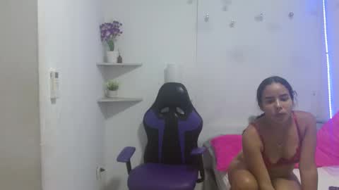 Snapshot of roxy_stone1 chatting on 03/10/25, 07:18 roxy_stone1 online show from 03/10/25, 07:18