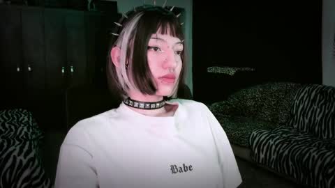 Snapshot of roxy_toxic chatting on 04/22/26, 12:13 Roxy Independient model Help me to reach 50 thumbs up online show from 04/22/26, 12:13