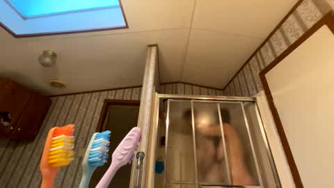 Roxy and Brock online show from 11/08/25, 12:49