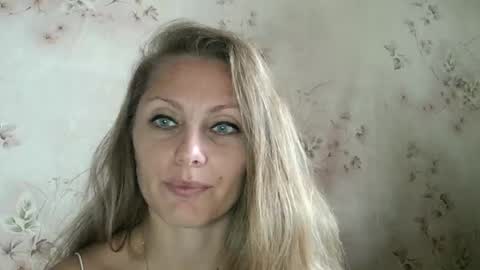 Snapshot of roxyfox18x01 chatting on 10/02/25, 07:15 roxyfox18x01 online show from 10/02/25, 07:15