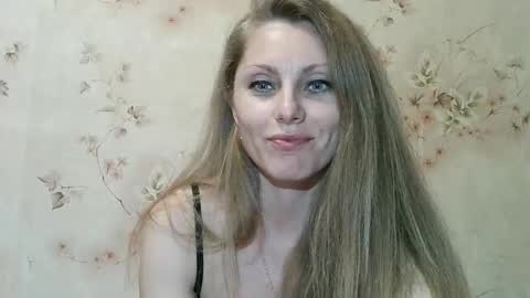 Snapshot of roxyfox18x01 chatting on 04/27/26, 07:34 roxyfox18x01 online show from 04/27/26, 07:34