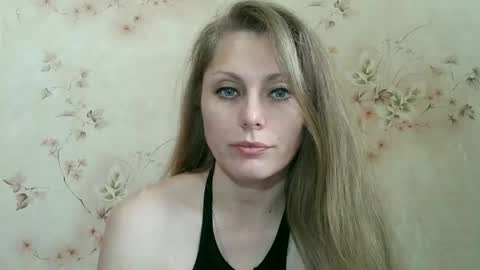 Snapshot of roxyfox18x01 chatting on 05/18/26, 06:41 roxyfox18x01 online show from 05/18/26, 06:41