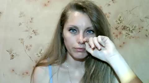 Snapshot of roxyfox18x01 chatting on 05/21/26, 07:32 roxyfox18x01 online show from 05/21/26, 07:32