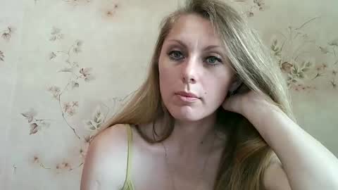 Snapshot of roxyfox18x01 chatting on 06/03/26, 03:39 roxyfox18x01 online show from 06/03/26, 03:39
