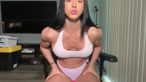 Snapshot of roxyheartley chatting on 05/20/26, 08:37 roxyheartley online show from 05/20/26, 08:37