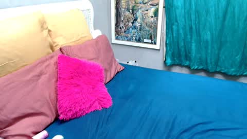 Snapshot of roxyluvxxx chatting on 04/01/26, 07:44 ROXYLUVXXX online show from 04/01/26, 07:44