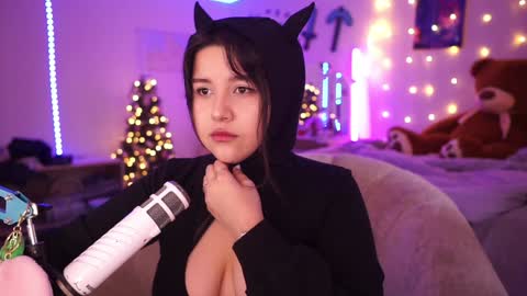 Snapshot of roxysuh chatting on 12/06/24, 08:26 roxysuh online show from 12/06/24, 08:26