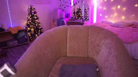 Snapshot of roxysuh chatting on 12/28/24, 10:47 roxysuh online show from 12/28/24, 10:47