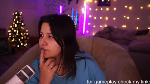 Snapshot of roxysuh chatting on 01/22/25, 08:51 roxysuh online show from 01/22/25, 08:51