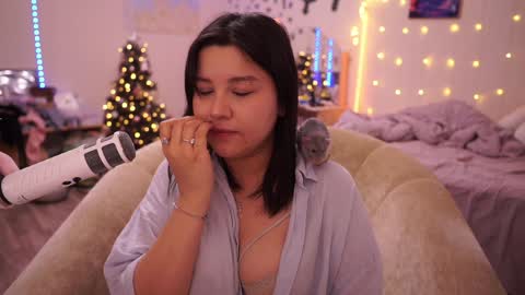 Snapshot of roxysuh chatting on 01/27/25, 08:51 roxysuh online show from 01/27/25, 08:51