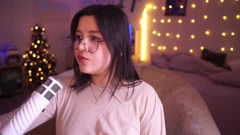 Snapshot of roxysuh chatting on 02/02/25, 05:21 roxysuh online show from 02/02/25, 05:21