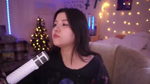 Snapshot of roxysuh chatting on 02/21/25, 07:56 roxysuh online show from 02/21/25, 07:56