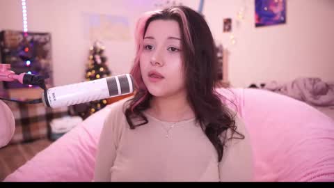 Snapshot of roxysuh chatting on 09/11/25, 07:08 roxysuh online show from 09/11/25, 07:08