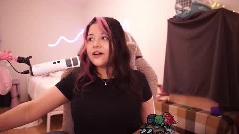 Snapshot of roxysuh chatting on 09/27/25, 07:13 roxysuh online show from 09/27/25, 07:13