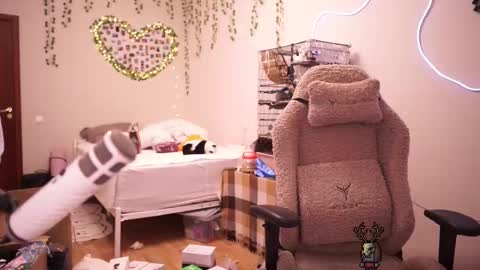 Snapshot of roxysuh chatting on 10/01/25, 09:37 roxysuh online show from 10/01/25, 09:37