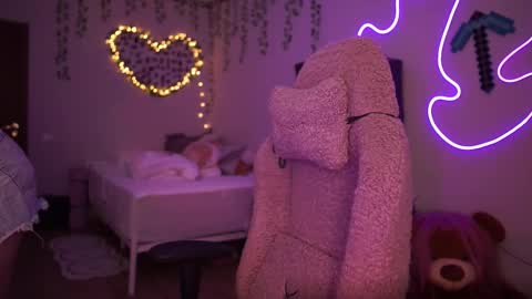 Snapshot of roxysuh chatting on 10/03/25, 08:11 roxysuh online show from 10/03/25, 08:11