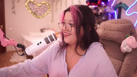 Snapshot of roxysuh chatting on 10/18/25, 07:42 roxysuh online show from 10/18/25, 07:42