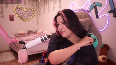 Snapshot of roxysuh chatting on 11/16/25, 08:09 roxysuh online show from 11/16/25, 08:09