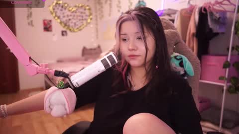 Snapshot of roxysuh chatting on 12/01/25, 07:46 roxysuh online show from 12/01/25, 07:46