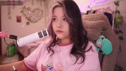 Snapshot of roxysuh chatting on 12/15/25, 07:23 roxysuh online show from 12/15/25, 07:23