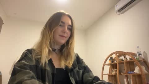 Snapshot of roxysweetdream chatting on 03/15/26, 05:30 Roxy online show from 03/15/26, 05:30