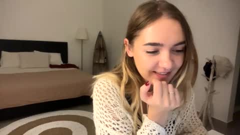 Snapshot of roxysweetdream chatting on 03/21/26, 07:39 Roxy online show from 03/21/26, 07:39