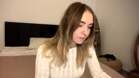 Snapshot of roxysweetdream chatting on 04/03/26, 01:09 Roxy online show from 04/03/26, 01:09