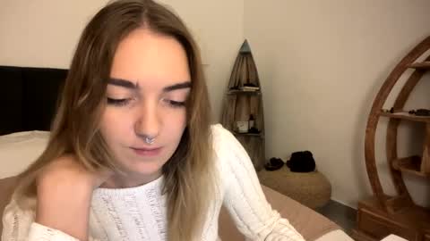 Snapshot of roxysweetdream chatting on 04/07/26, 01:33 Roxy online show from 04/07/26, 01:33