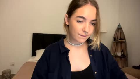 Snapshot of roxysweetdream chatting on 04/13/26, 01:27 Roxy online show from 04/13/26, 01:27