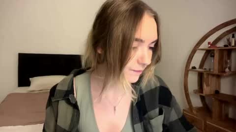 Snapshot of roxysweetdream chatting on 04/20/26, 01:25 Roxy online show from 04/20/26, 01:25