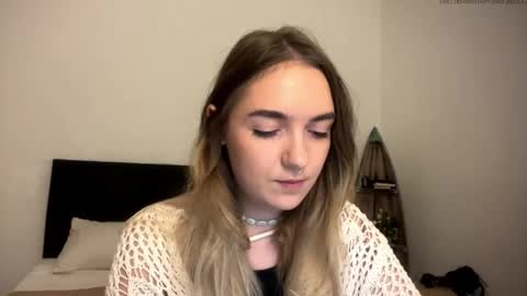 Snapshot of roxysweetdream chatting on 04/26/26, 01:42 Roxy online show from 04/26/26, 01:42