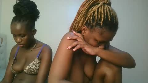 Snapshot of royal_goddes chatting on 11/29/25, 12:24 goddes online show from 11/29/25, 12:24