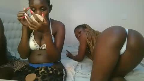 Snapshot of royal_goddes chatting on 12/01/25, 01:05 goddes online show from 12/01/25, 01:05