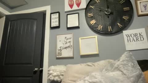 Snapshot of royalblonde chatting on 12/30/24, 04:19 royalblonde online show from 12/30/24, 04:19