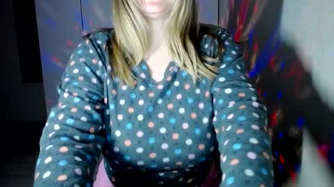 Snapshot of royalboobs chatting on 01/31/25, 04:17 Cameron online show from 01/31/25, 04:17