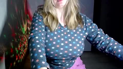 Snapshot of royalboobs chatting on 02/01/25, 02:16 Cameron online show from 02/01/25, 02:16