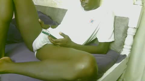 Snapshot of royalty254 chatting on 04/19/26, 08:11 royalty254 online show from 04/19/26, 08:11