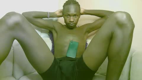 Snapshot of royalty254 chatting on 04/26/26, 05:05 royalty254 online show from 04/26/26, 05:05