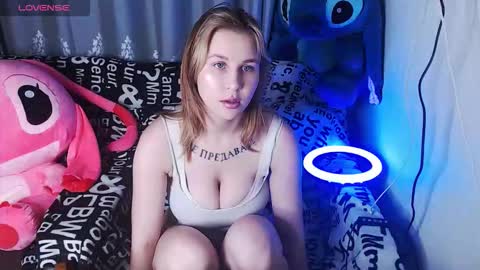 Snapshot of royangela chatting on 09/23/25, 02:53 angela online show from 09/23/25, 02:53