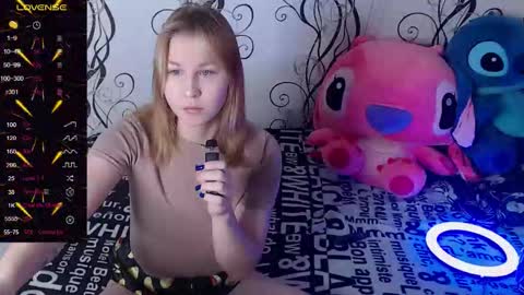 Snapshot of royangela chatting on 10/05/25, 07:17 angela online show from 10/05/25, 07:17