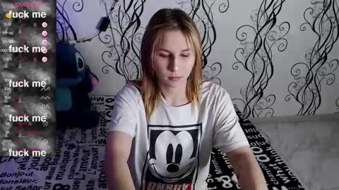 Snapshot of royangela chatting on 11/14/25, 01:54 angela online show from 11/14/25, 01:54