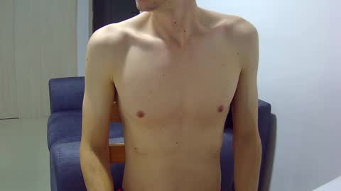 Snapshot of royyourtoy chatting on 01/06/25, 01:09 Roy online show from 01/06/25, 01:09