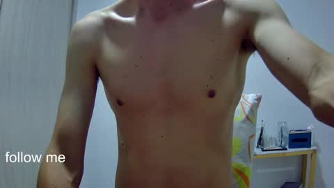 Snapshot of royyourtoy chatting on 02/06/26, 01:32 Roy online show from 02/06/26, 01:32