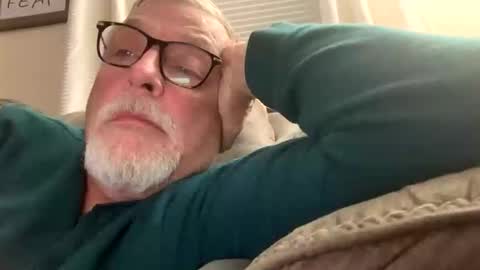 Snapshot of rs006 chatting on 11/14/25, 02:43 rs006 online show from 11/14/25, 02:43