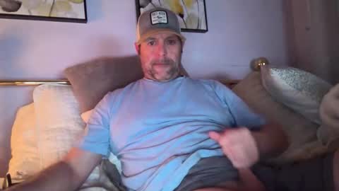 Snapshot of rtrmoney18 chatting on 02/14/26, 12:51 rtrmoney18 online show from 02/14/26, 12:51