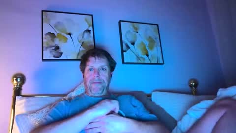 Snapshot of rtrmoney18 chatting on 03/23/26, 02:04 rtrmoney18 online show from 03/23/26, 02:04