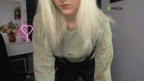 Snapshot of rubi_meow chatting on 03/06/25, 01:24 Rubi online show from 03/06/25, 01:24