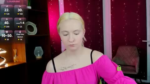 Snapshot of ruby_frost chatting on 12/15/25, 07:51 ruby frost online show from 12/15/25, 07:51